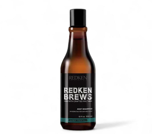 REDKEN BREWS MINT SHAMPOO DETERGE I CAPELLI E RILASCIA UNA SENSAZIONE DI FRESCHEZZA SULLA CUTE